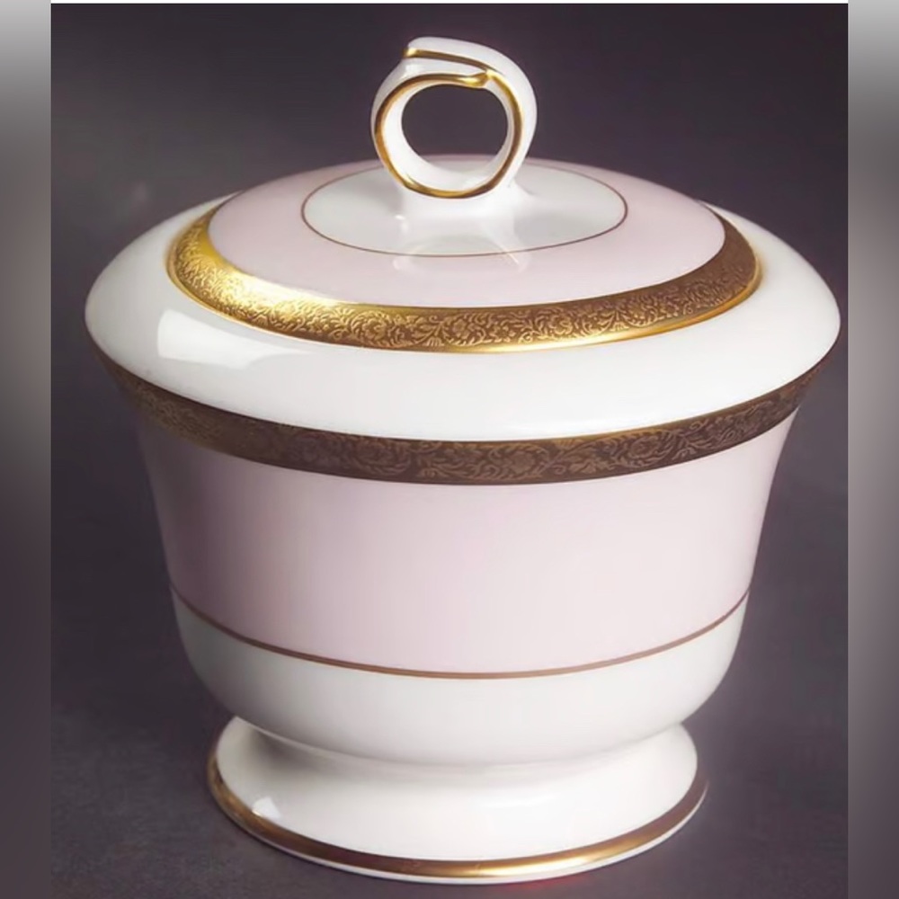 6pc Mary Kay Dinner Set - 40th Year Mary Kay Gold, Barbie Pink, and White. - Picture 6 of 13